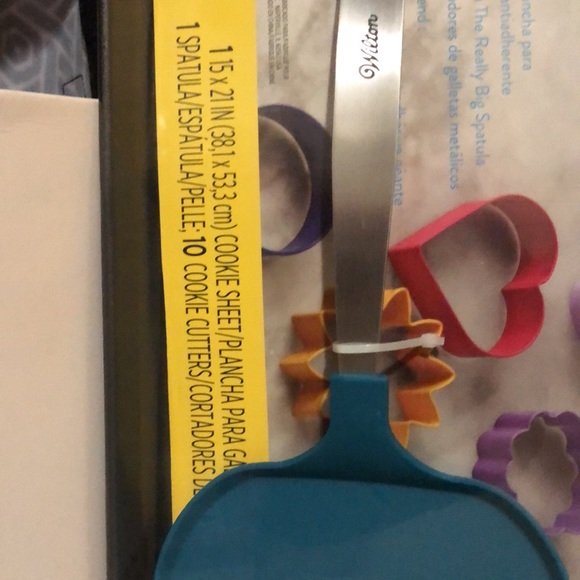 NWT Wilton 12 Piece Cookie Baking set - Picture 6 of 6